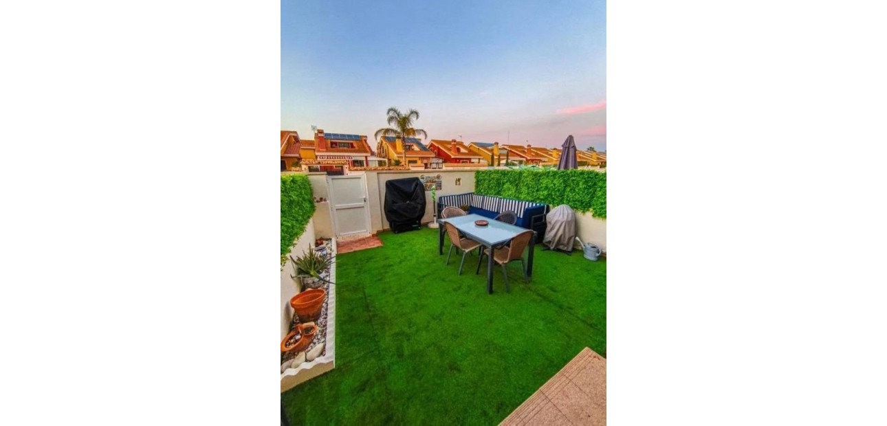 Herverkoop - Villa -
Guardamar del Segura - Urb el raso