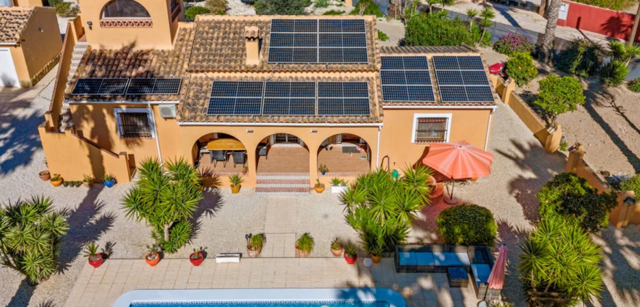 Venta - Finca / Country Property -
Rafal