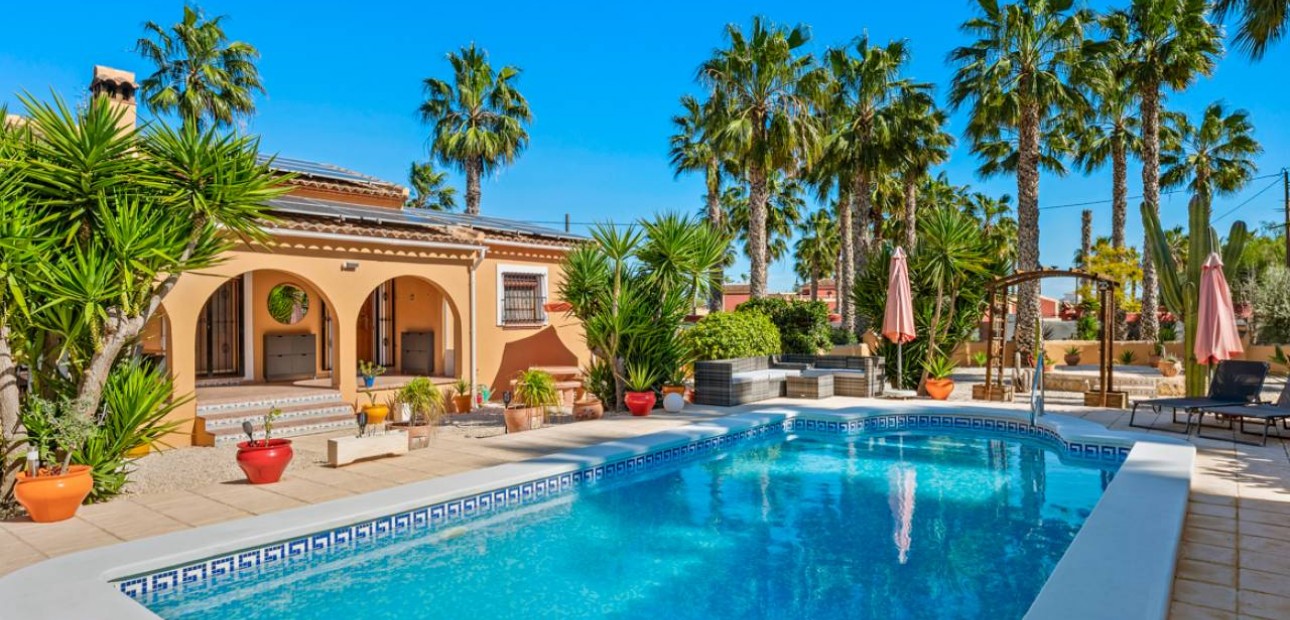 Venta - Finca / Country Property -
Rafal