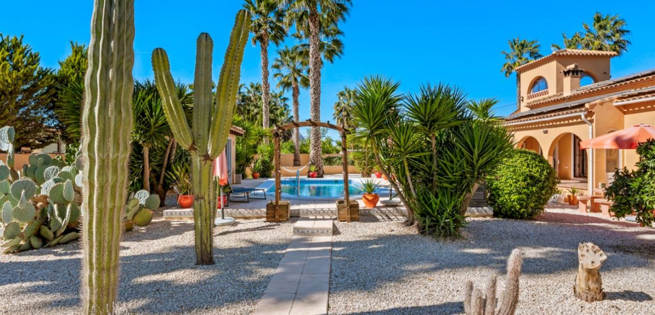 Venta - Finca / Country Property -
Rafal