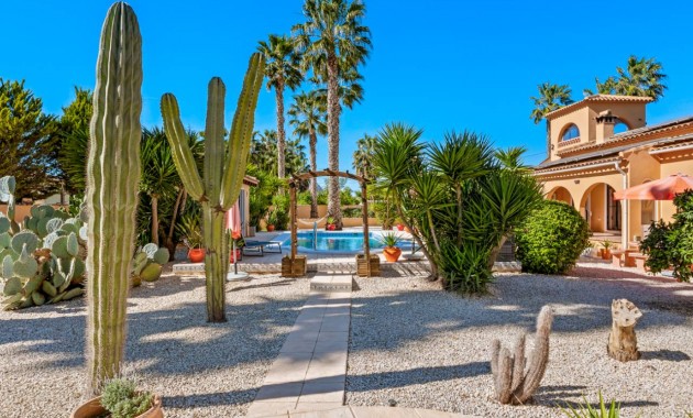 Venta - Finca / Country Property -
Rafal