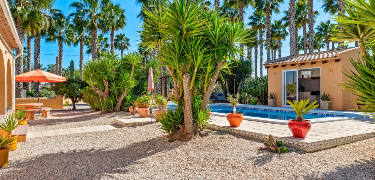 Venta - Finca / Country Property -
Rafal