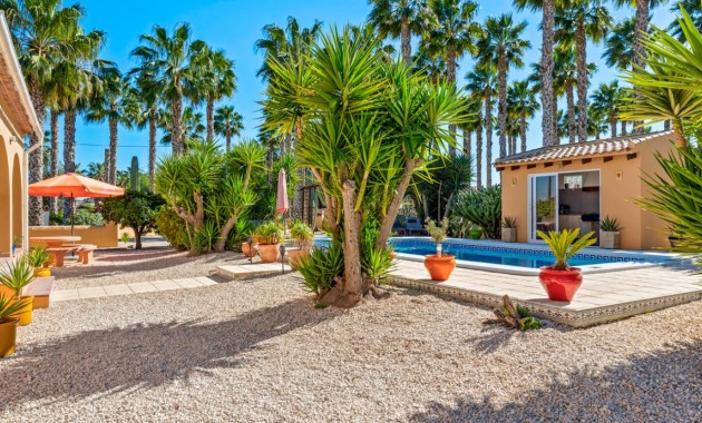 Venta - Finca / Country Property -
Rafal