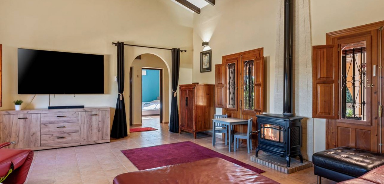 Venta - Finca / Country Property -
Rafal