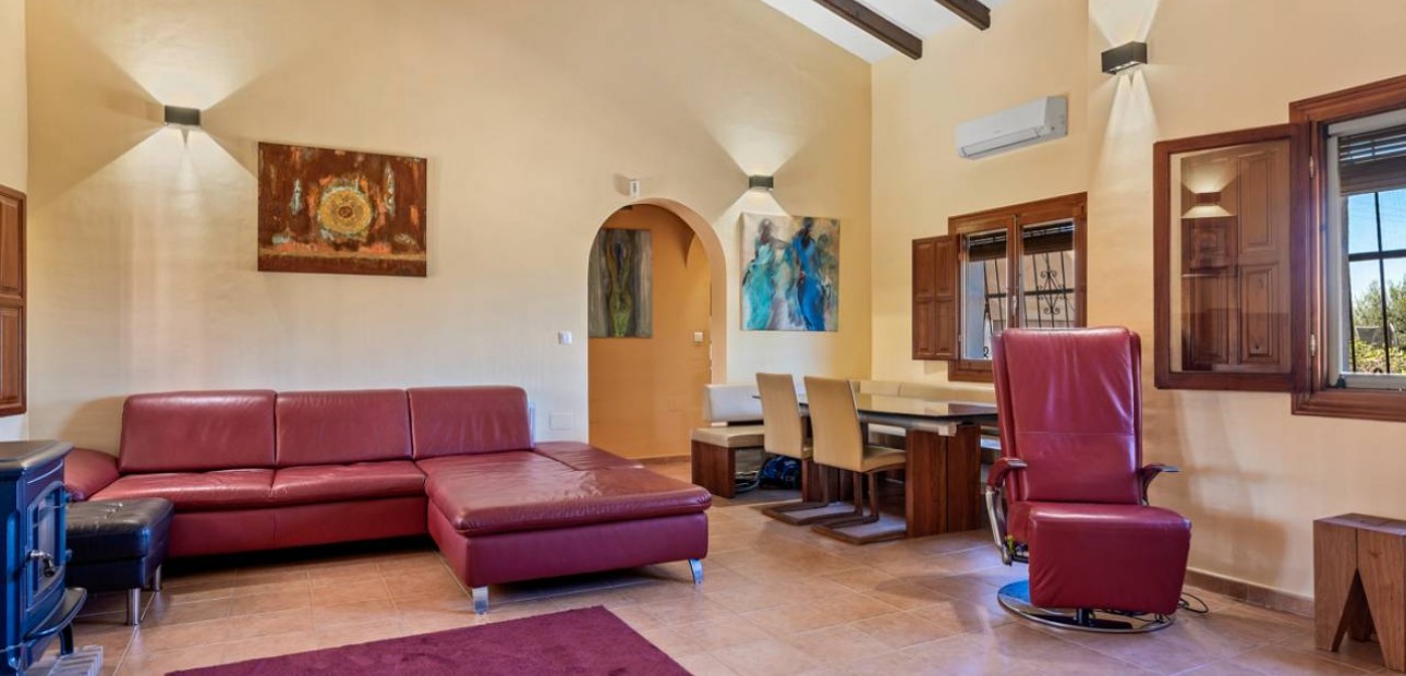 Venta - Finca / Country Property -
Rafal