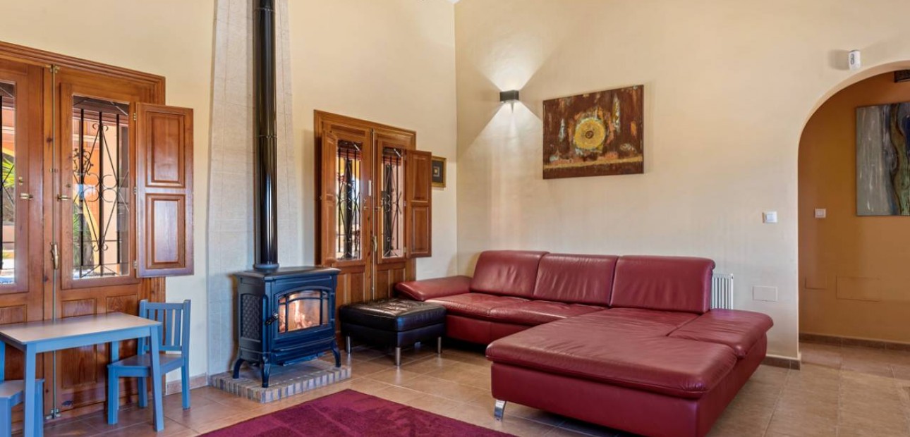 Venta - Finca / Country Property -
Rafal