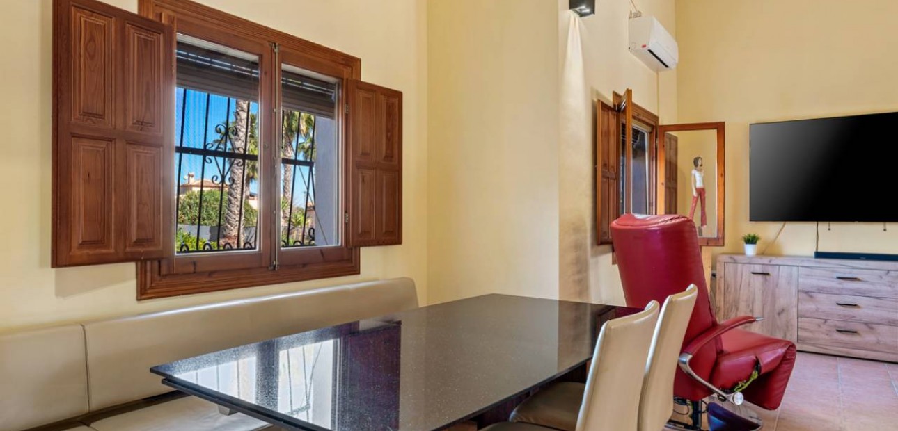 Venta - Finca / Country Property -
Rafal