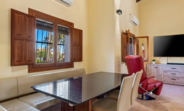 Venta - Finca / Country Property -
Rafal