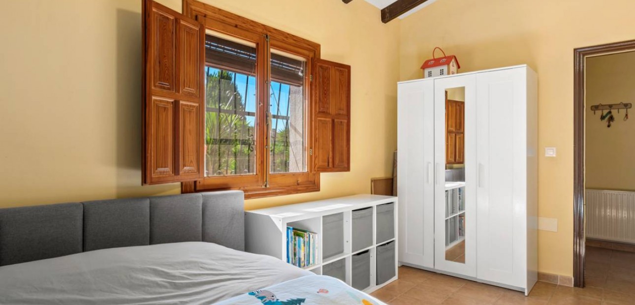 Venta - Finca / Country Property -
Rafal