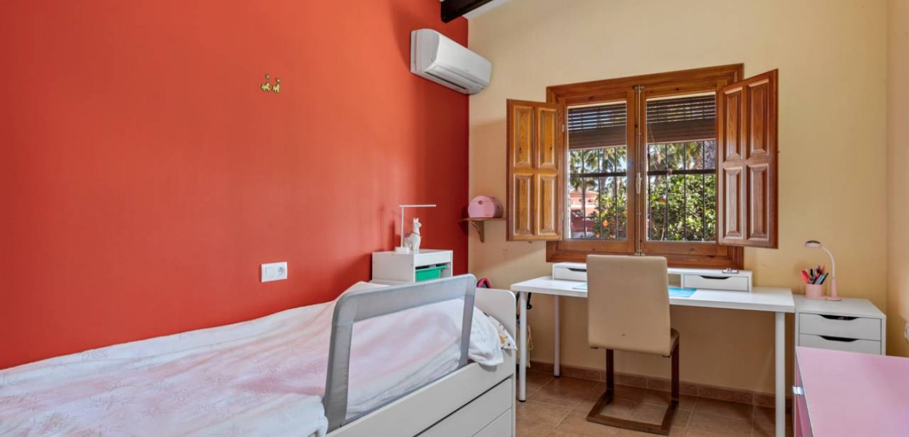 Venta - Finca / Country Property -
Rafal