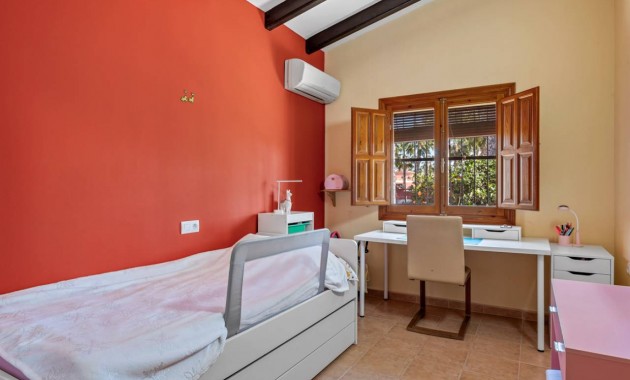 Venta - Finca / Country Property -
Rafal