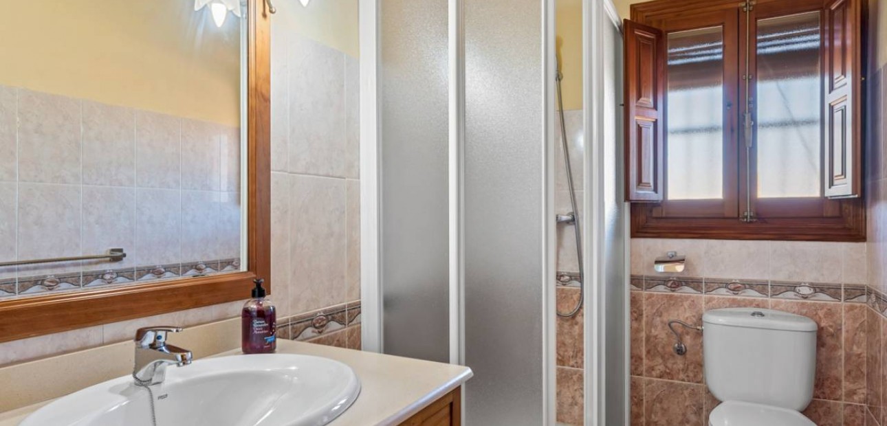 Venta - Finca / Country Property -
Rafal