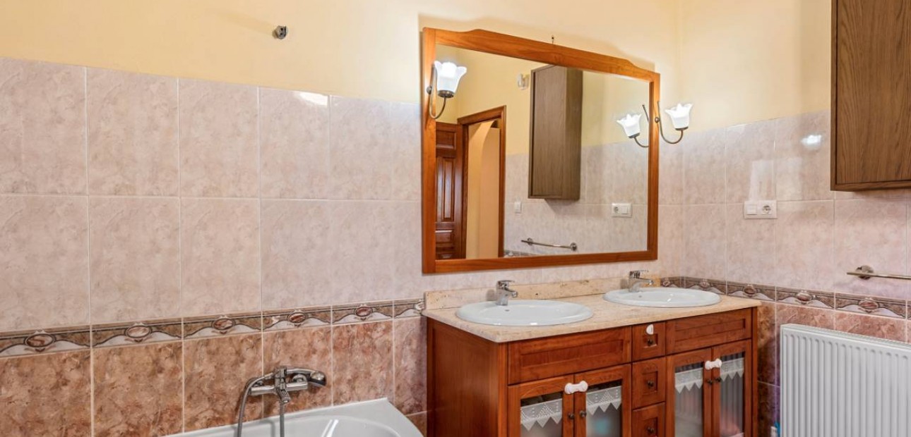 Venta - Finca / Country Property -
Rafal