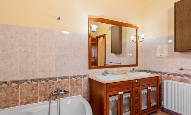 Venta - Finca / Country Property -
Rafal