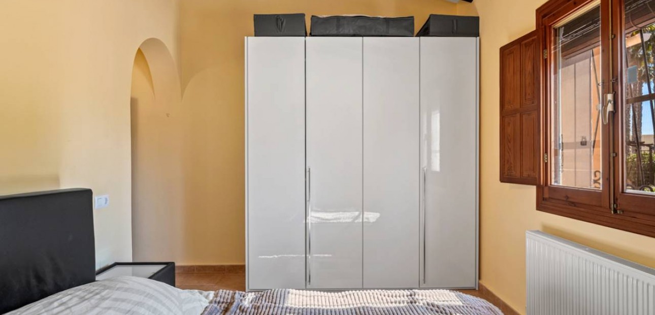 Venta - Finca / Country Property -
Rafal