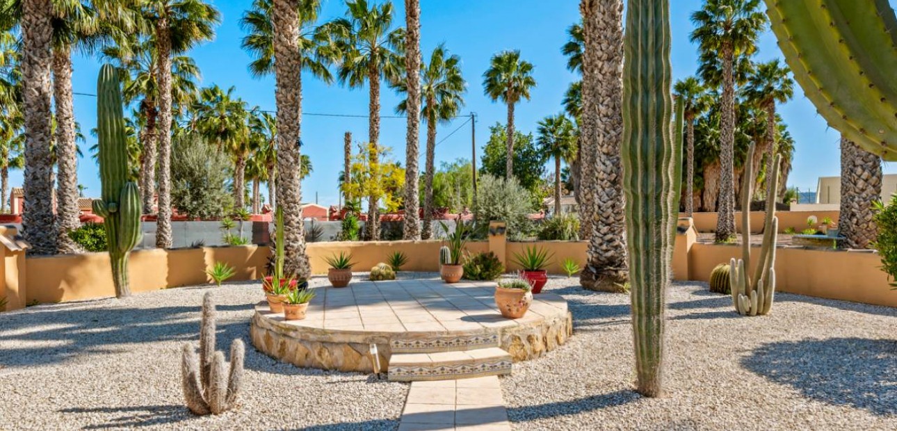 Venta - Finca / Country Property -
Rafal