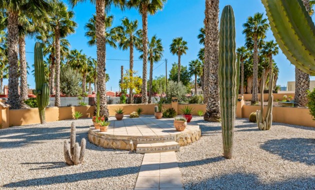 Venta - Finca / Country Property -
Rafal