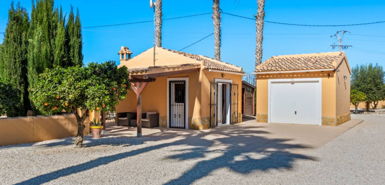 Venta - Finca / Country Property -
Rafal