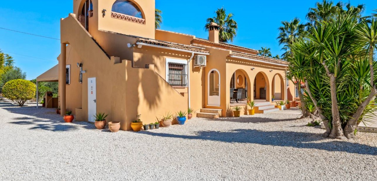 Venta - Finca / Country Property -
Rafal