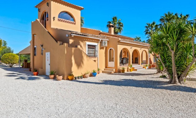 Venta - Finca / Country Property -
Rafal