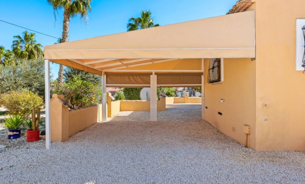 Venta - Finca / Country Property -
Rafal