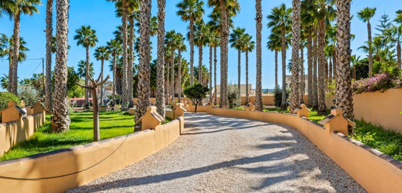 Venta - Finca / Country Property -
Rafal