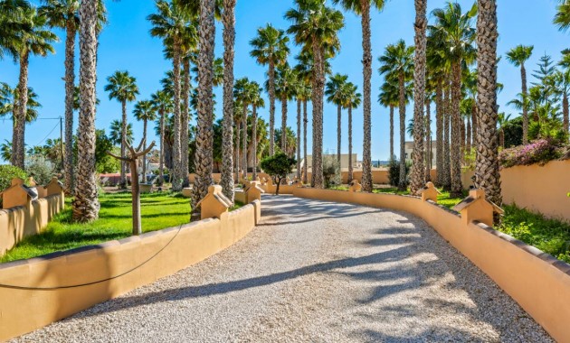 Venta - Finca / Country Property -
Rafal