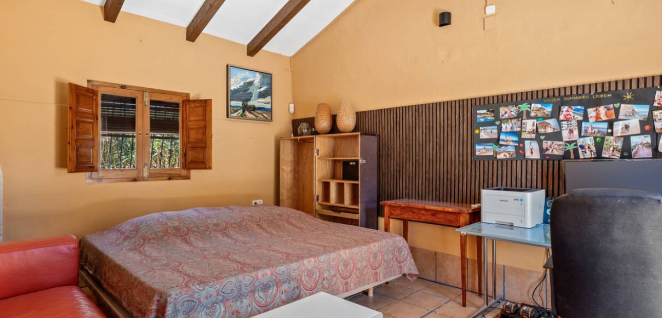 Venta - Finca / Country Property -
Rafal