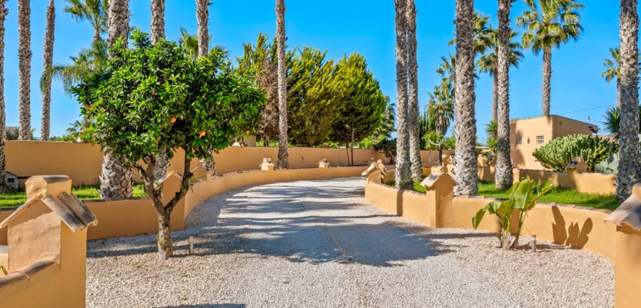 Venta - Finca / Country Property -
Rafal