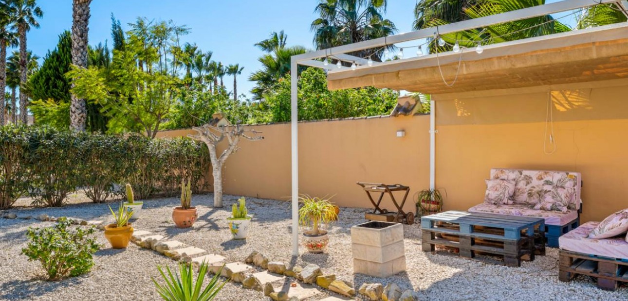 Venta - Finca / Country Property -
Rafal