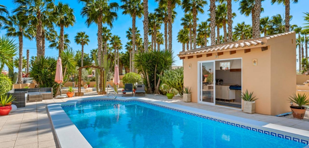 Venta - Finca / Country Property -
Rafal