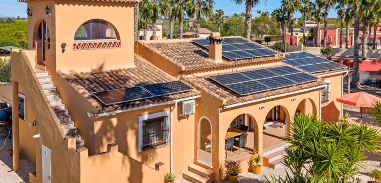 Venta - Finca / Country Property -
Rafal