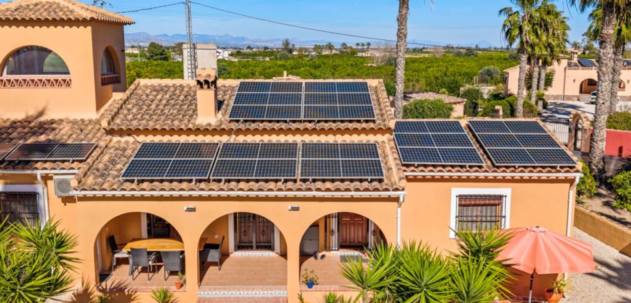 Venta - Finca / Country Property -
Rafal