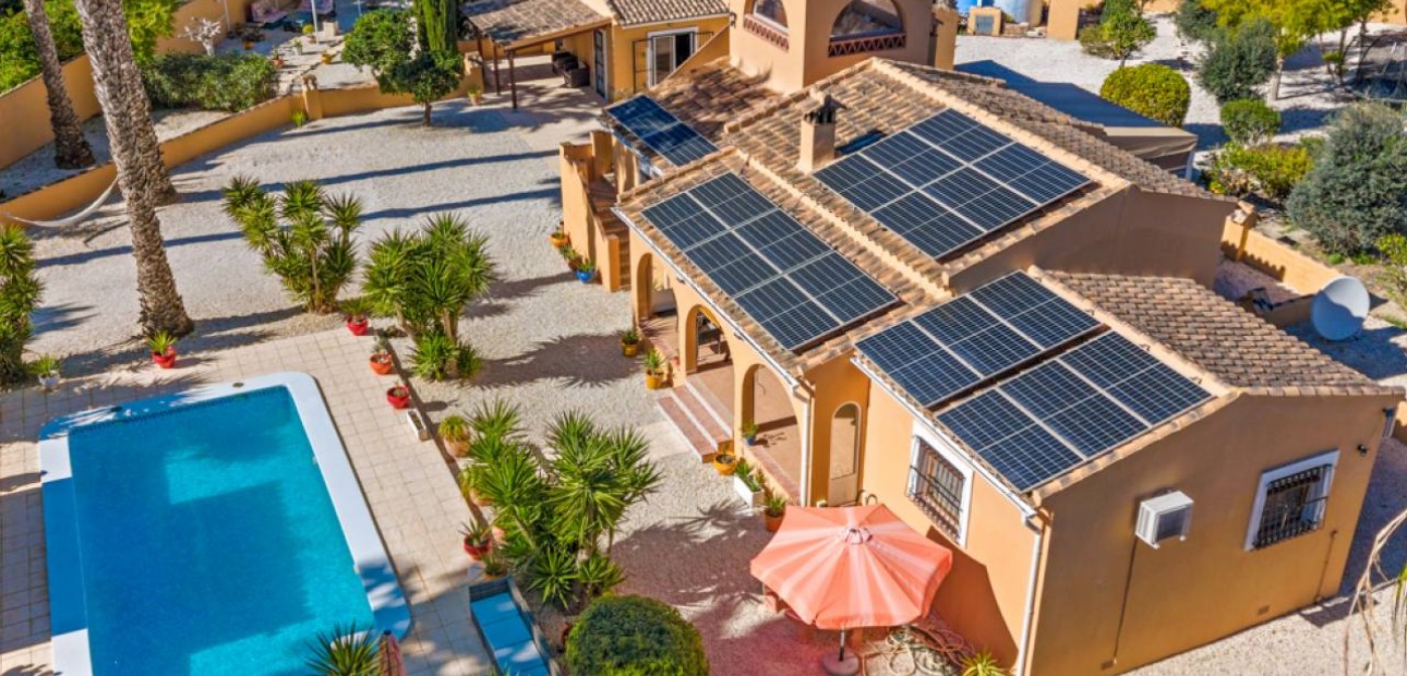 Venta - Finca / Country Property -
Rafal