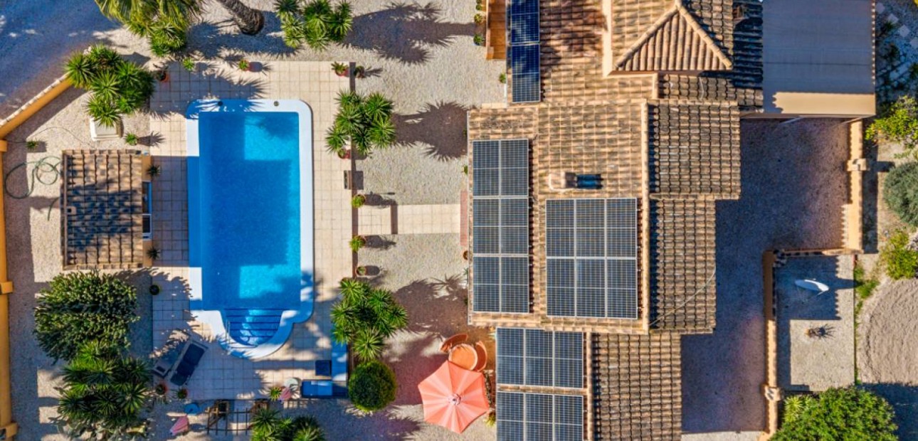 Venta - Finca / Country Property -
Rafal