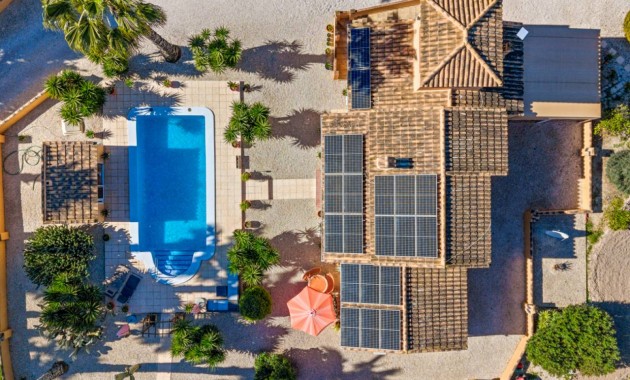 Venta - Finca / Country Property -
Rafal