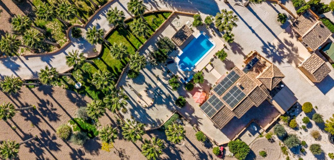 Venta - Finca / Country Property -
Rafal