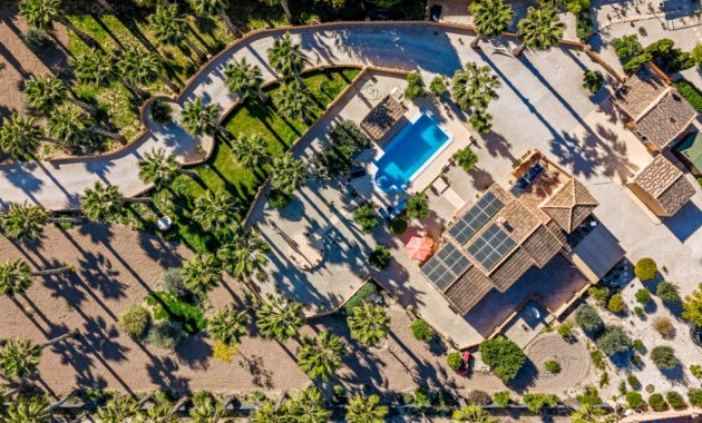 Venta - Finca / Country Property -
Rafal