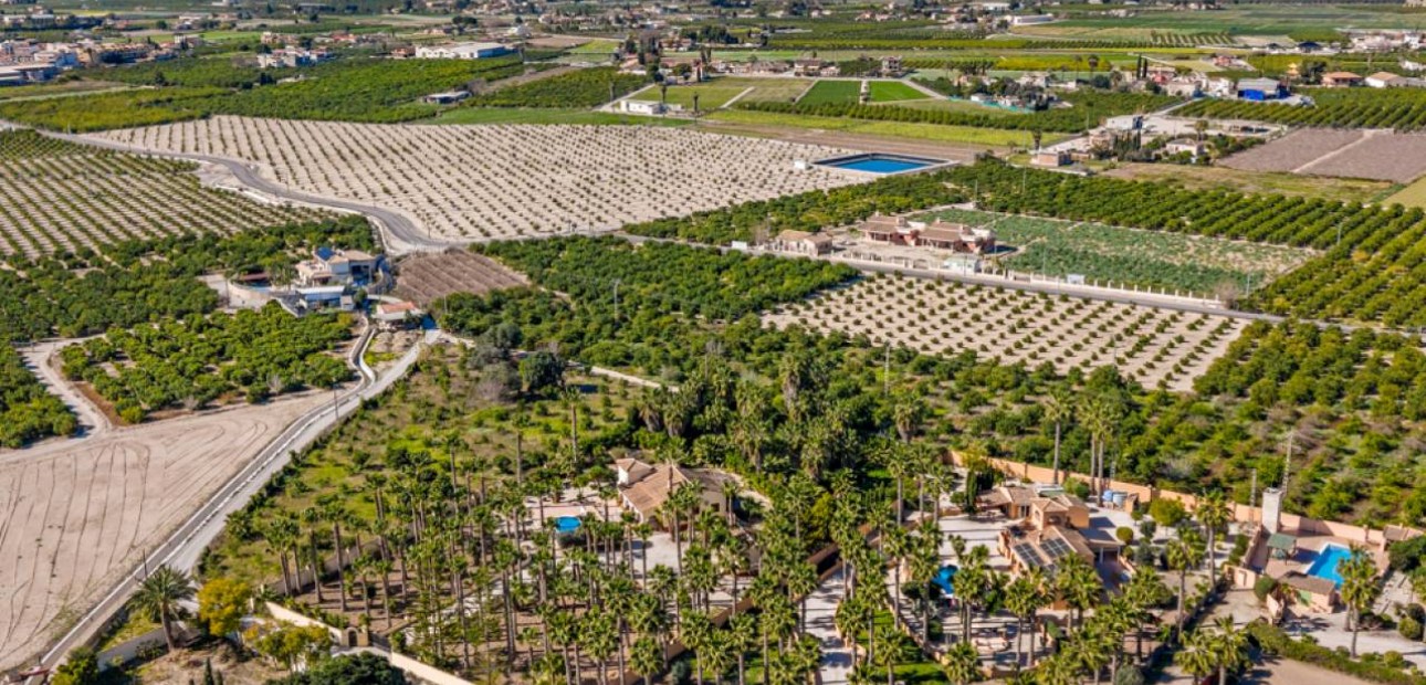 Venta - Finca / Country Property -
Rafal