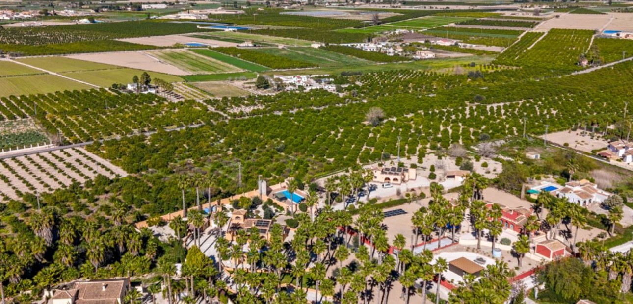 Venta - Finca / Country Property -
Rafal