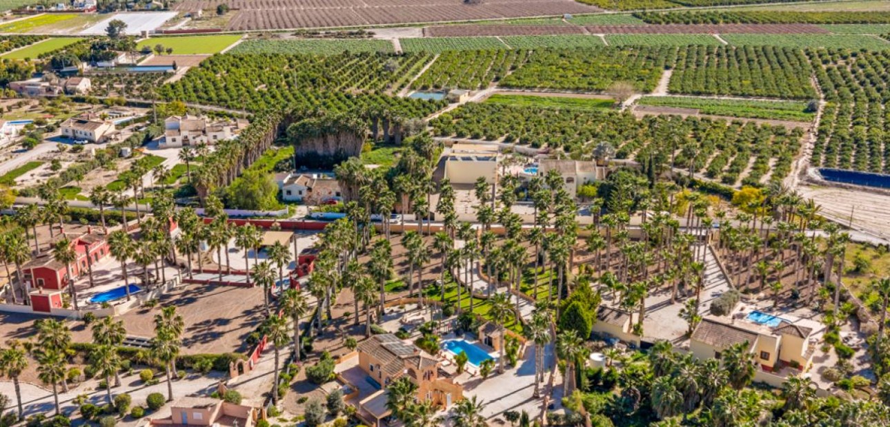 Venta - Finca / Country Property -
Rafal