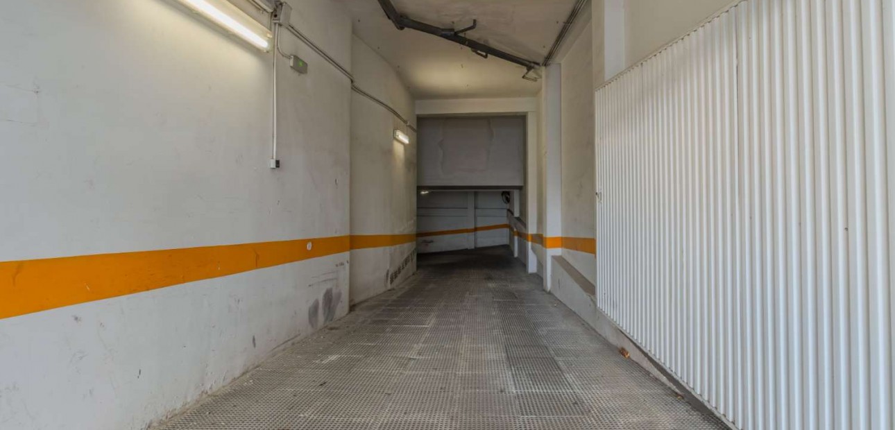 Herverkoop - Garage -
Torrevieja - Parque de las Naciones