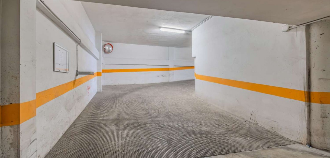 Herverkoop - Garage -
Torrevieja - Parque de las Naciones