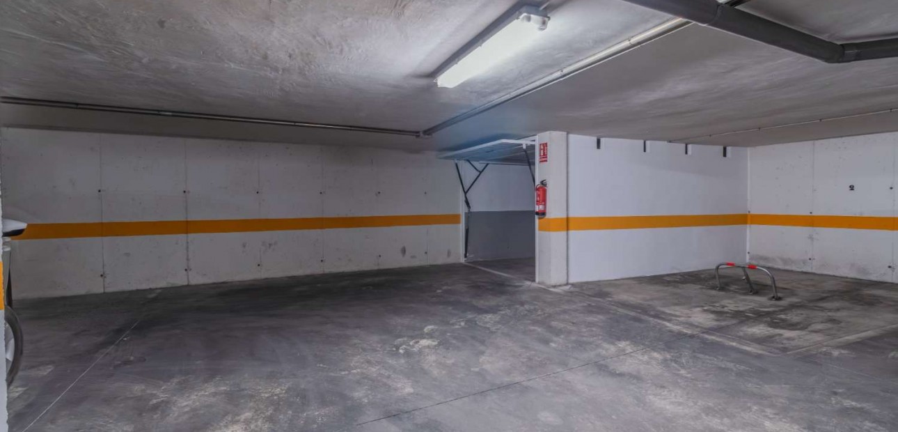 Herverkoop - Garage -
Torrevieja - Parque de las Naciones