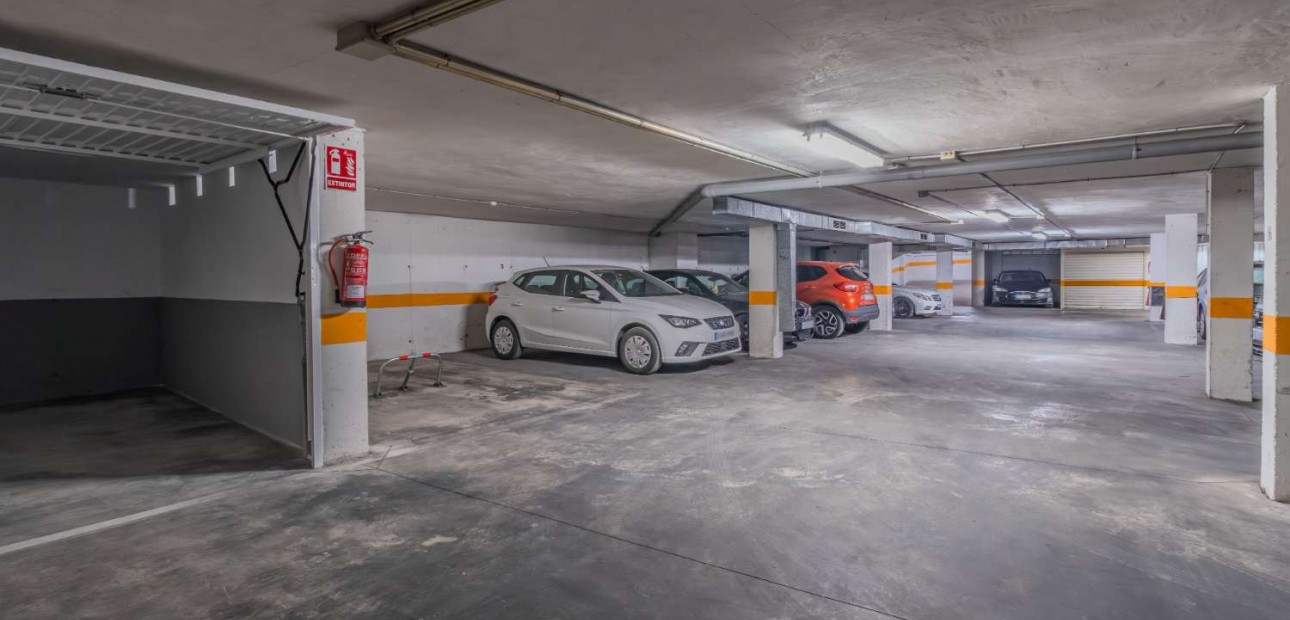 Herverkoop - Garage -
Torrevieja - Parque de las Naciones