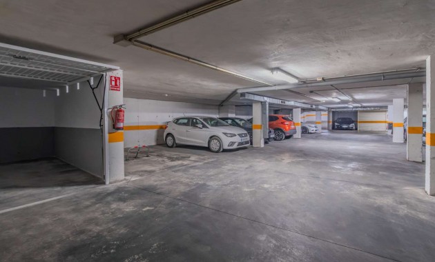 Herverkoop - Garage -
Torrevieja - Parque de las Naciones