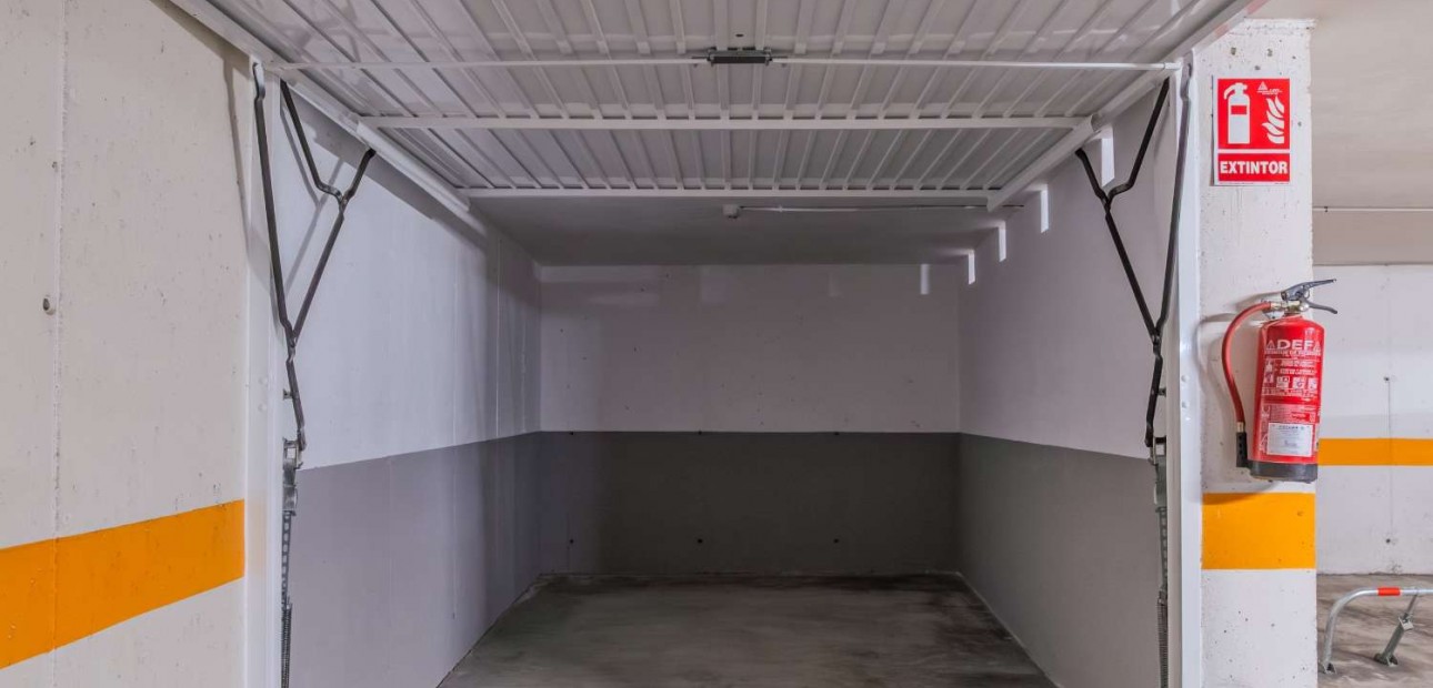 Herverkoop - Garage -
Torrevieja - Parque de las Naciones