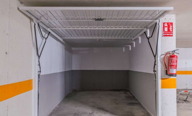 Herverkoop - Garage -
Torrevieja - Parque de las Naciones