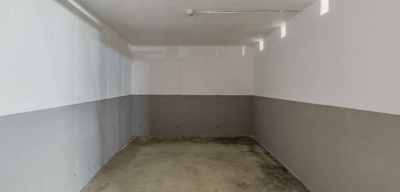 Herverkoop - Garage -
Torrevieja - Parque de las Naciones