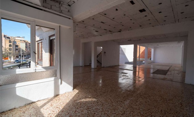 Herverkoop - Building -
Torrevieja - Centro